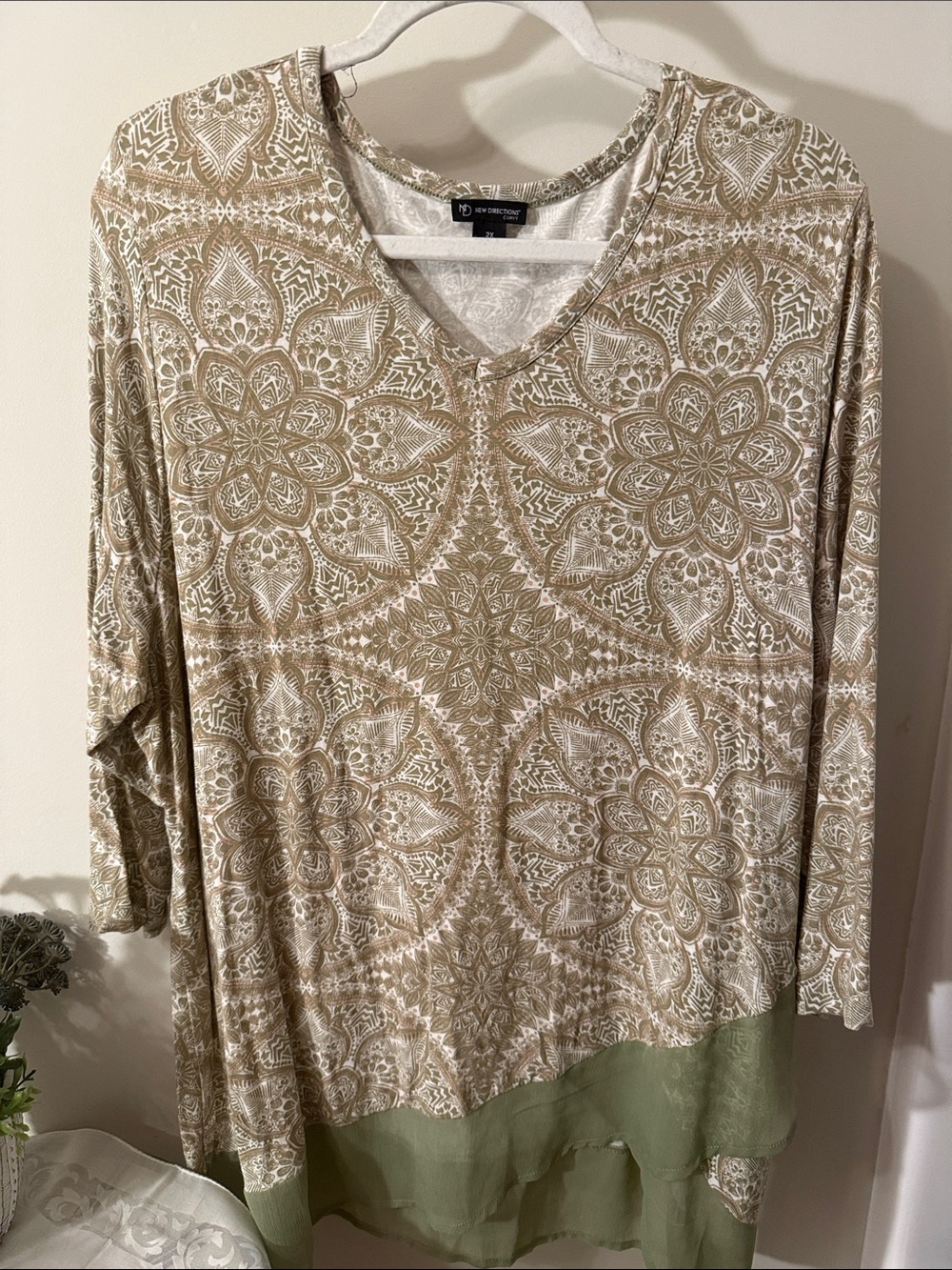 New Directions Beige/Sage Printed V-Neck Tunic with Green Layered Hem Flowy 2X